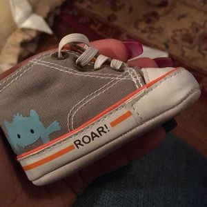 Nb shoes . My son never worn these .